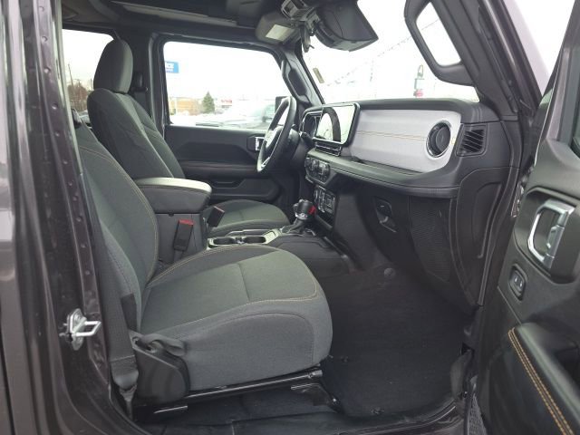 Used 2025 Jeep Wrangler Unlimited Sahara w/ Safety Group image 36