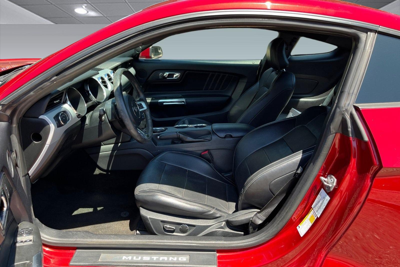 Used 2016 Ford Mustang Premium RWD image 3
