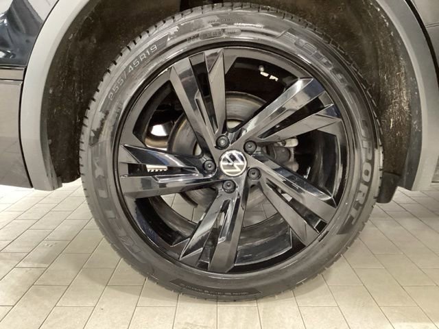 Certified 2023 Volkswagen Tiguan SE R-Line AWD/4WD image 25