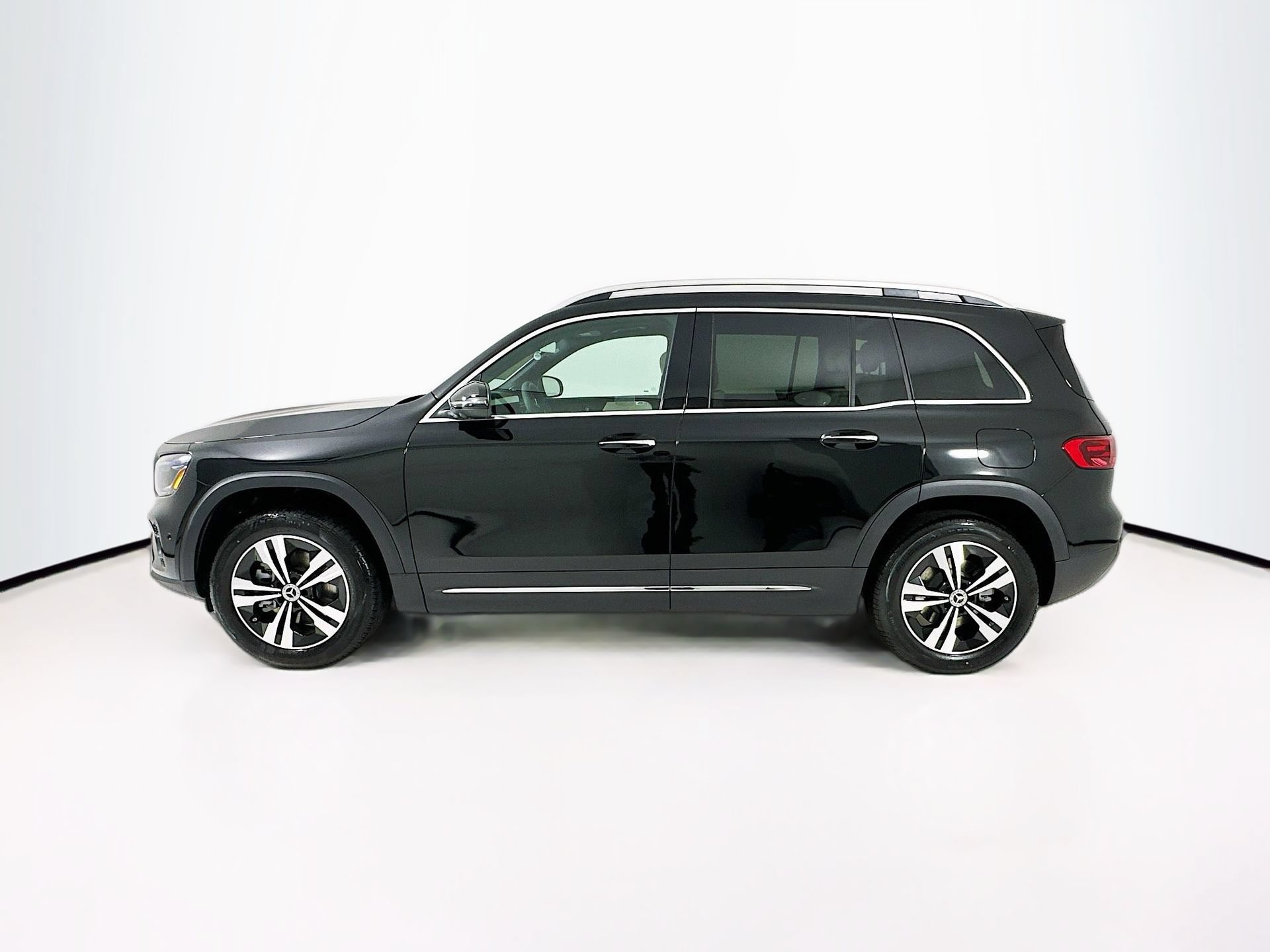New 2026 Mercedes-Benz GLB 250 image 5