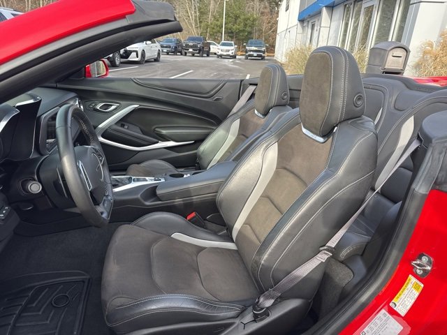 Used 2017 Chevrolet Camaro SS image 9