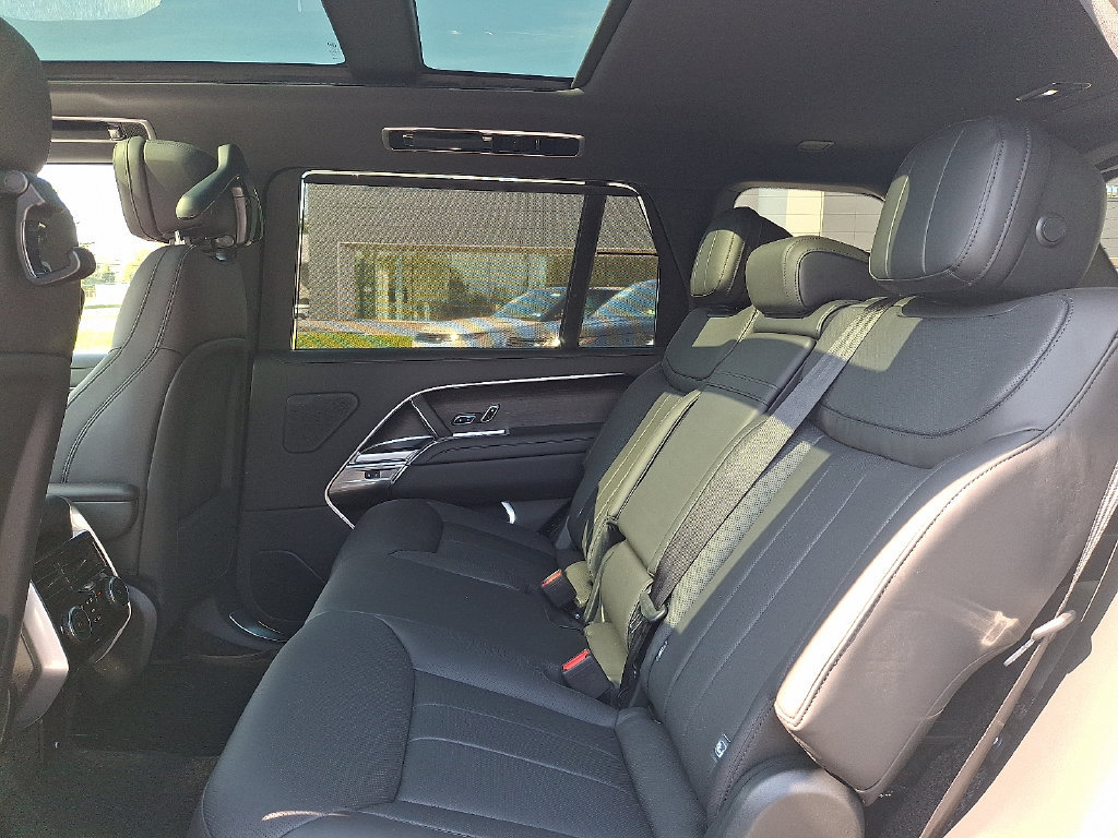 New 2027 Land Rover Range Rover Long Wheelbase SE AWD/4WD image 6