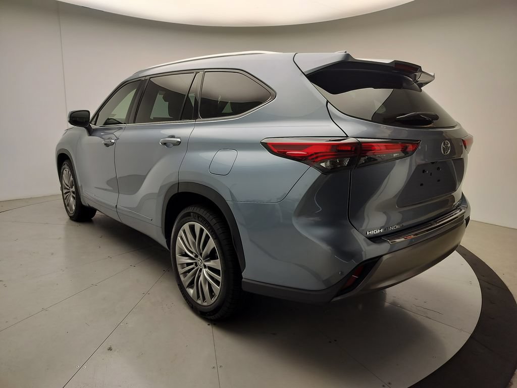 Used 2021 Toyota Highlander Platinum FWD image 4
