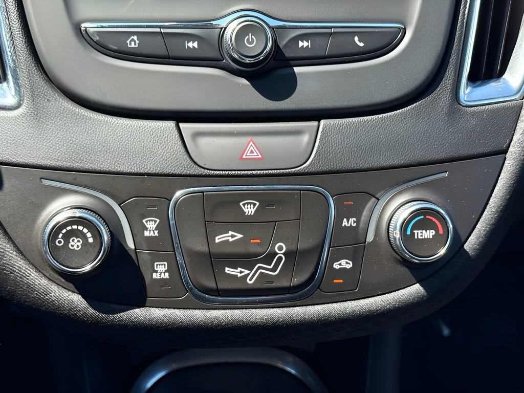 Used 2017 Chevrolet Malibu LT FWD image 10