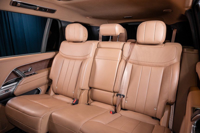 Used 2024 Land Rover Range Rover Long Wheelbase SE image 16