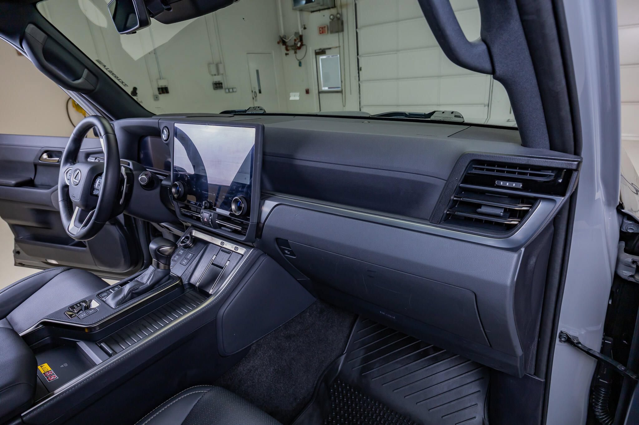 Used 2024 Lexus GX 550 AWD/4WD image 17