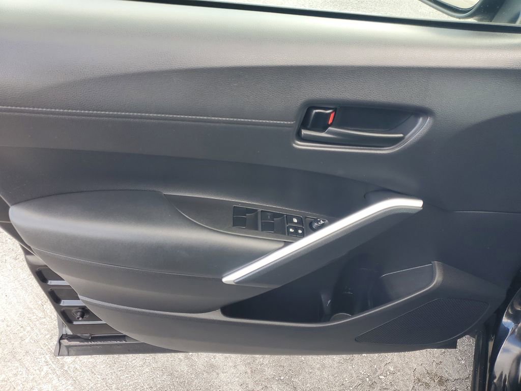 Used 2022 Toyota Corolla Cross LE image 17