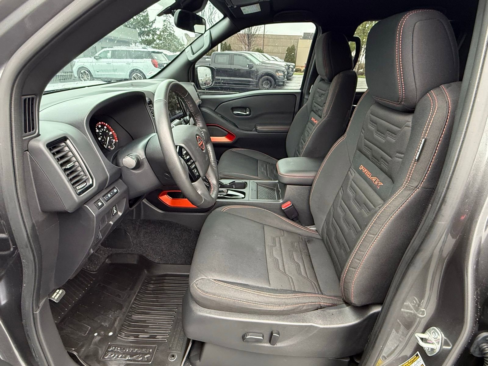 Used 2024 Nissan Frontier PRO-4X w/ Pro Convenience Package image 12
