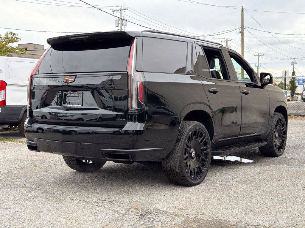 Used 2023 Cadillac Escalade Luxury AWD/4WD image 8