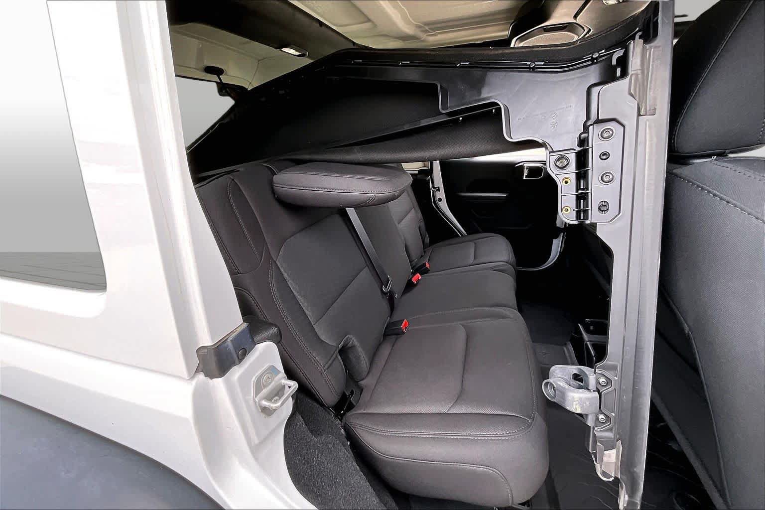 Used 2022 Jeep Wrangler Unlimited Sport AWD/4WD image 19