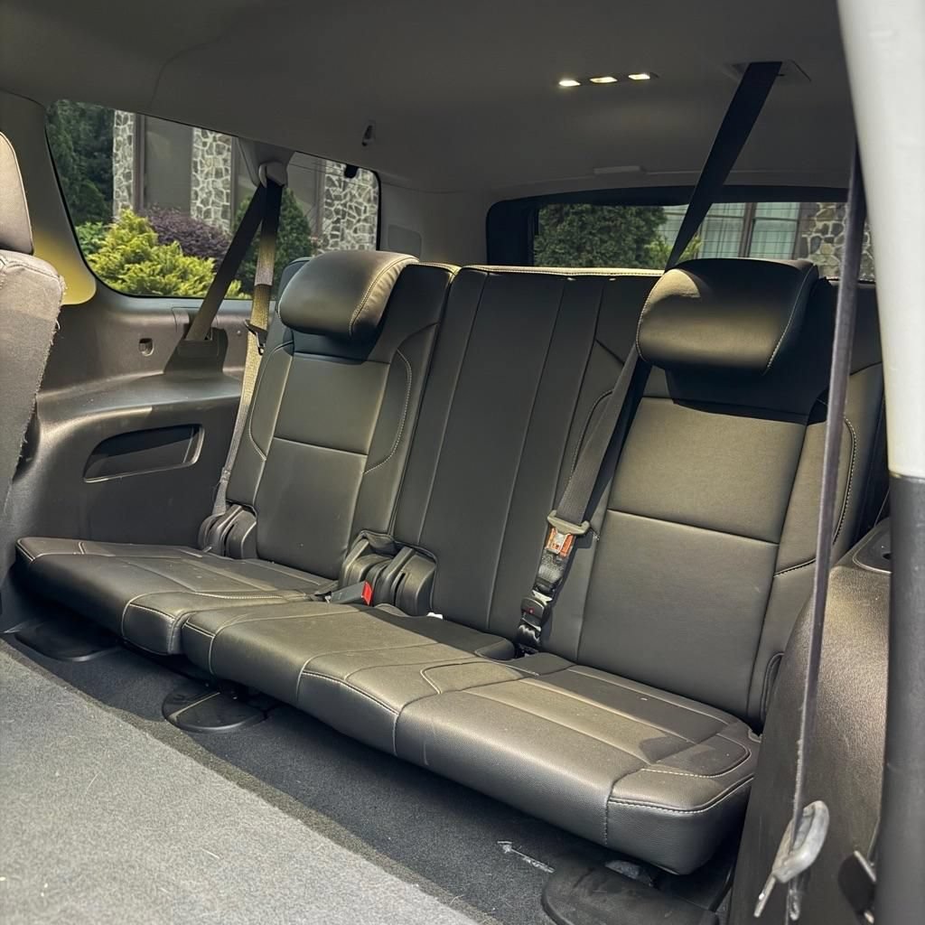Used 2019 Chevrolet Suburban LT RWD image 17
