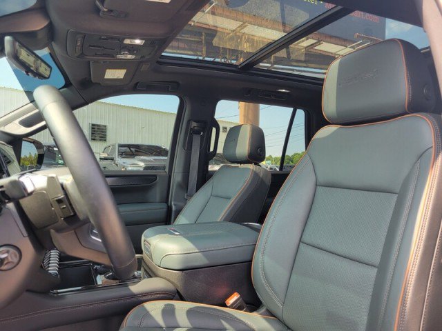 Used 2025 GMC Yukon AT4 w/ AT4 Premium Package AWD/4WD image 13
