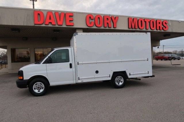 Used 2017 GMC Savana 3500 Savana 12ft Box Van image 1