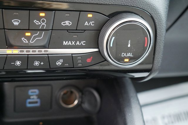 Used 2022 Ford Escape SE w/ SE Sport Appearance Package image 6