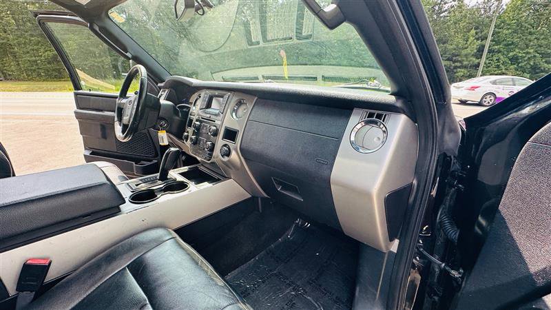 Used 2016 Ford Expedition XLT w/ Equipment Group 201A image 24