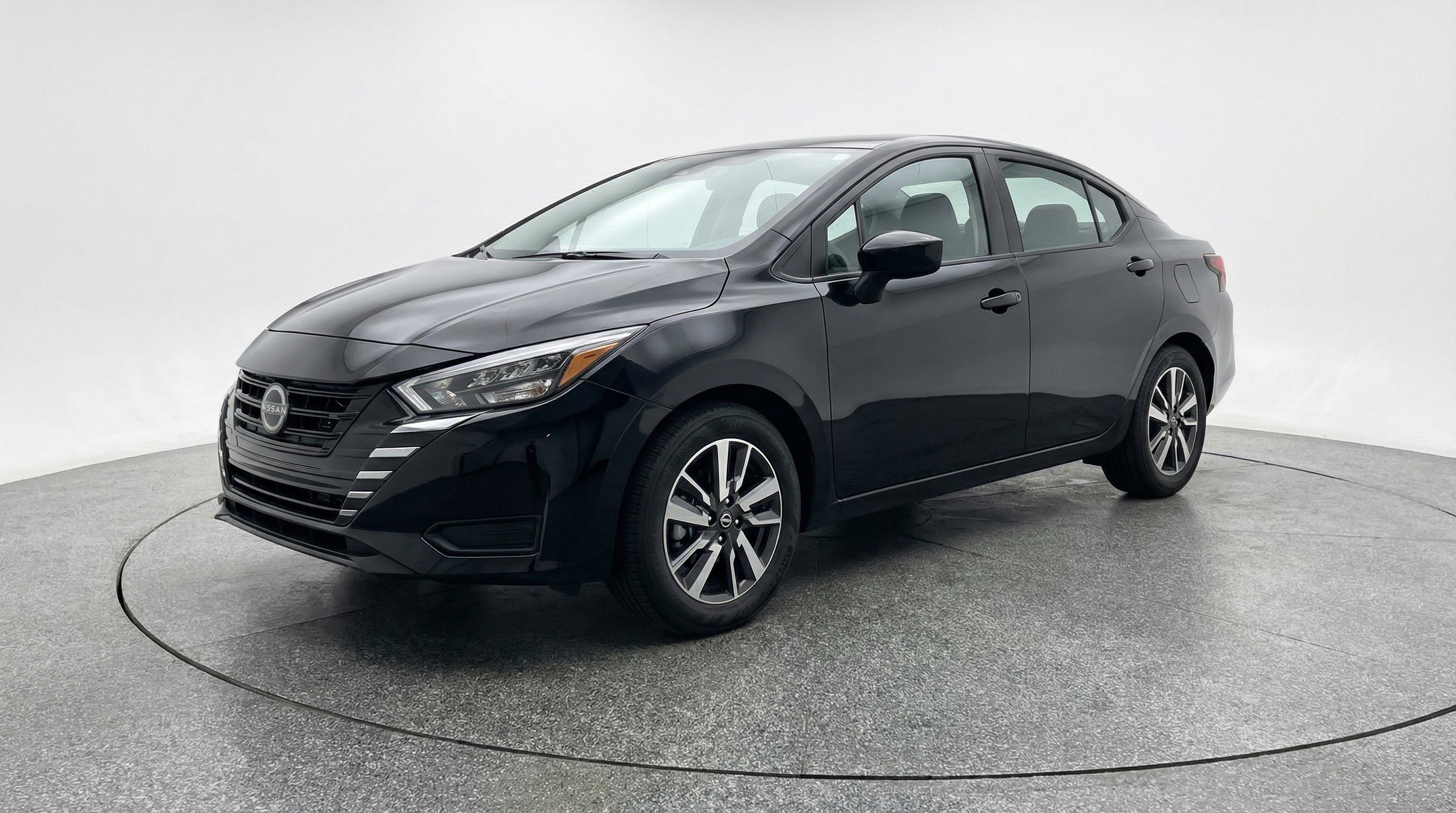 Used 2025 Nissan Versa SV image 3