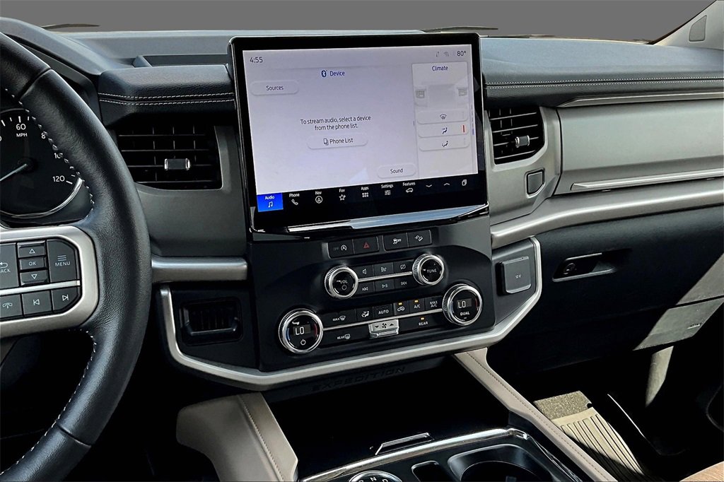 Used 2024 Ford Expedition XLT image 3