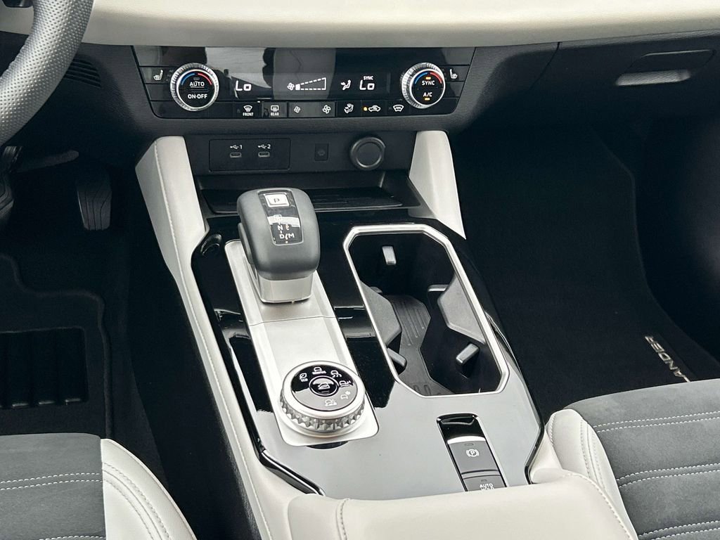 Used 2025 Mitsubishi Outlander SE image 21