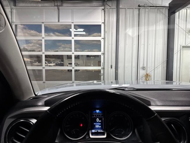 Used 2021 Toyota Tacoma SR5 w/ Technology Package AWD/4WD image 9