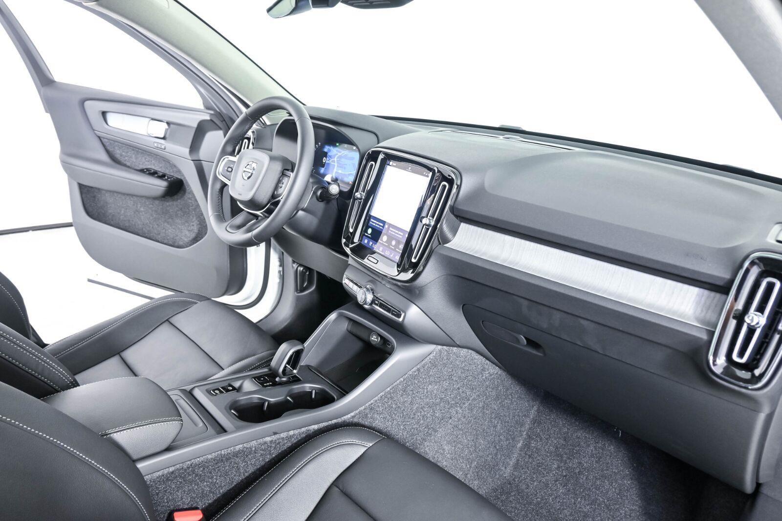 New 2026 Volvo XC40 B5 Core w/ Protection Package Premier AWD/4WD image 23