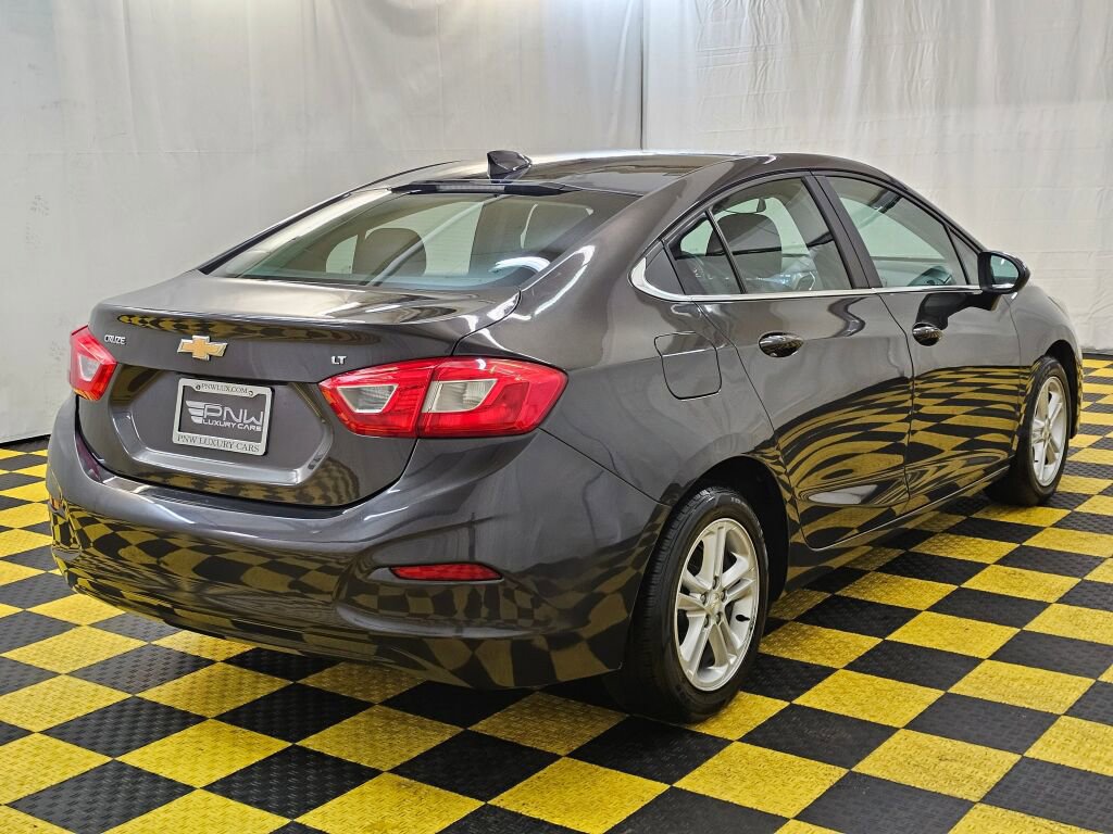 Used 2017 Chevrolet Cruze LT FWD image 3