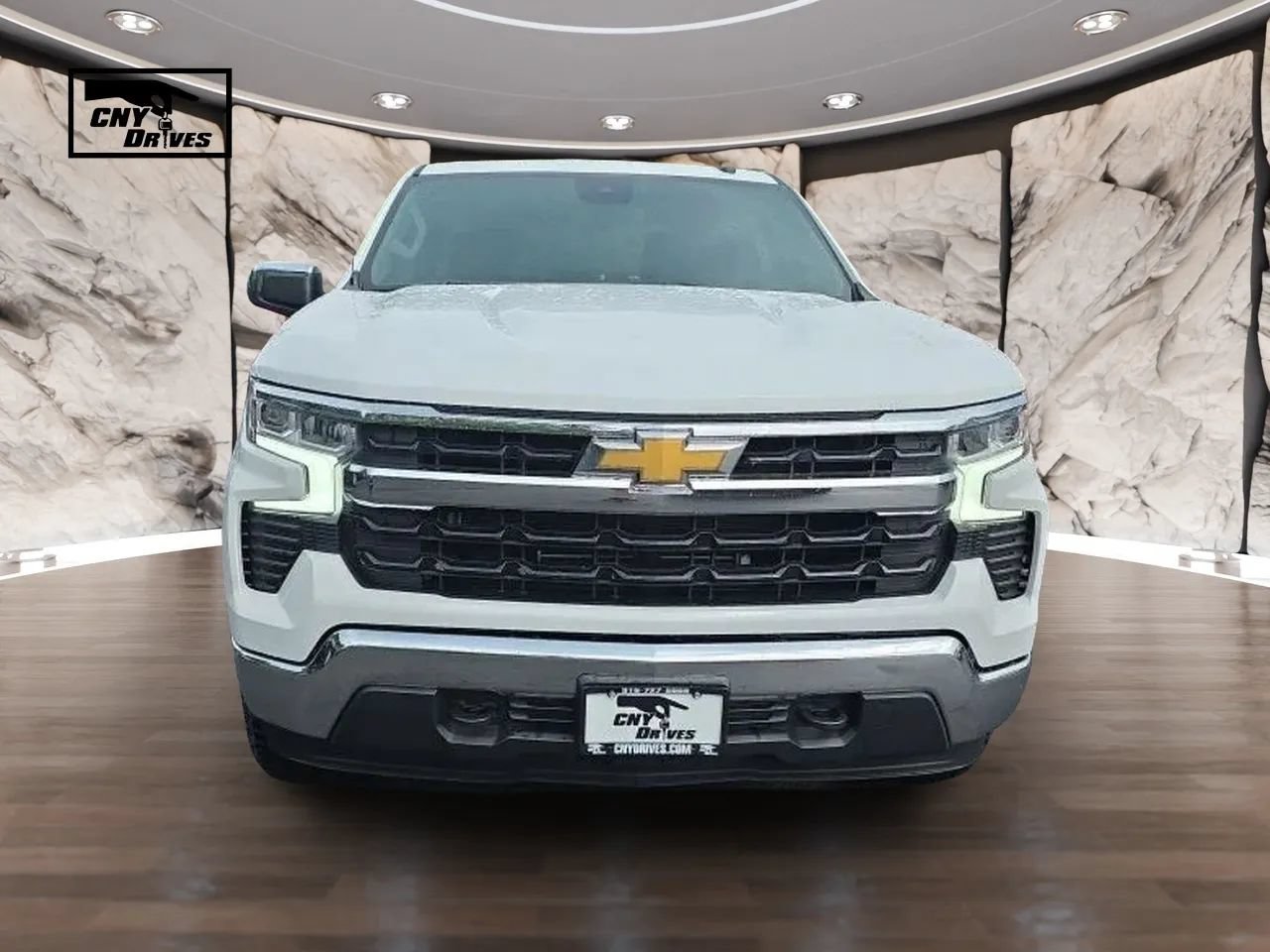 Used 2022 Chevrolet Silverado 1500 LT AWD/4WD image 2
