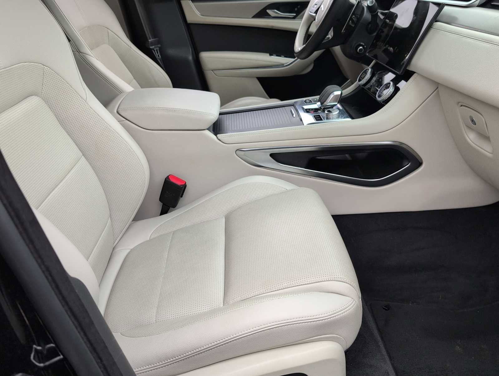 Used 2025 Jaguar F-PACE R-Dynamic S AWD/4WD image 19