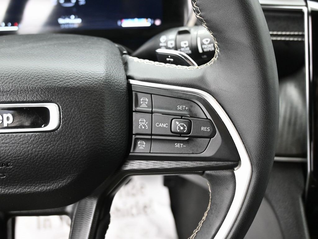 Used 2024 Jeep Grand Cherokee L Laredo image 20