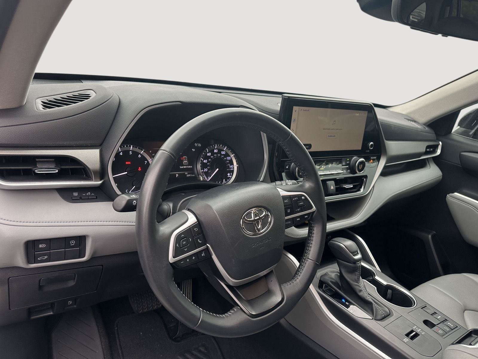 Used 2023 Toyota Highlander XLE FWD image 60