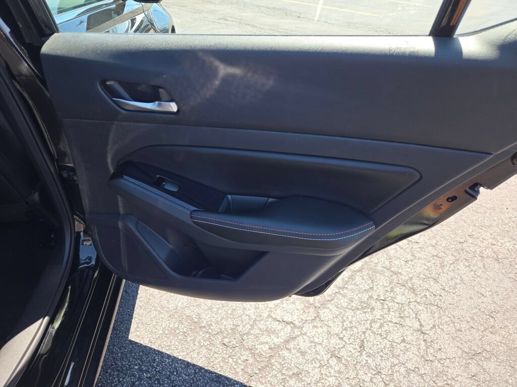 Used 2023 Nissan Altima 2.0 SR FWD image 10