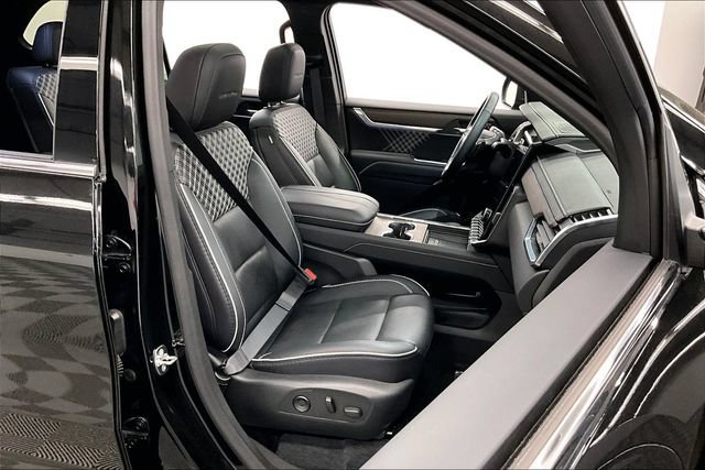 Used 2024 GMC Acadia Denali AWD/4WD image 8