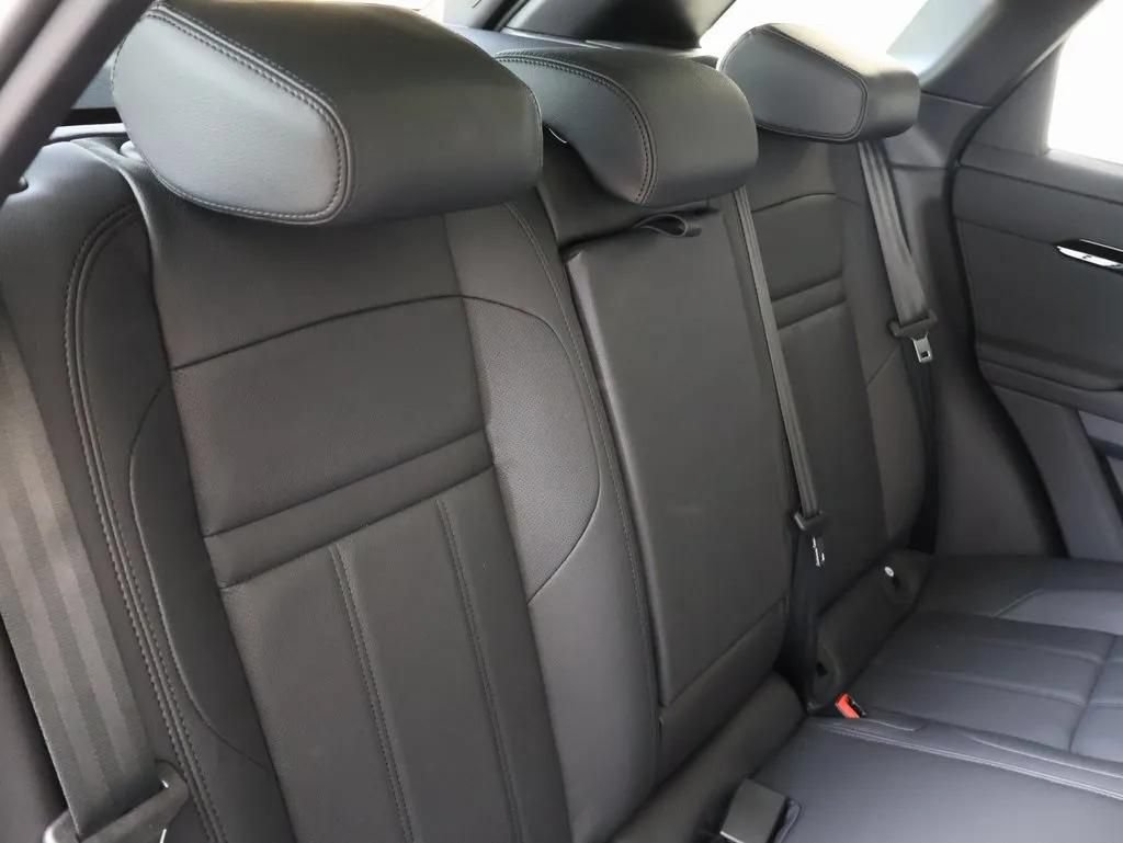 Certified 2026 Land Rover Range Rover Evoque Dynamic SE AWD/4WD image 35