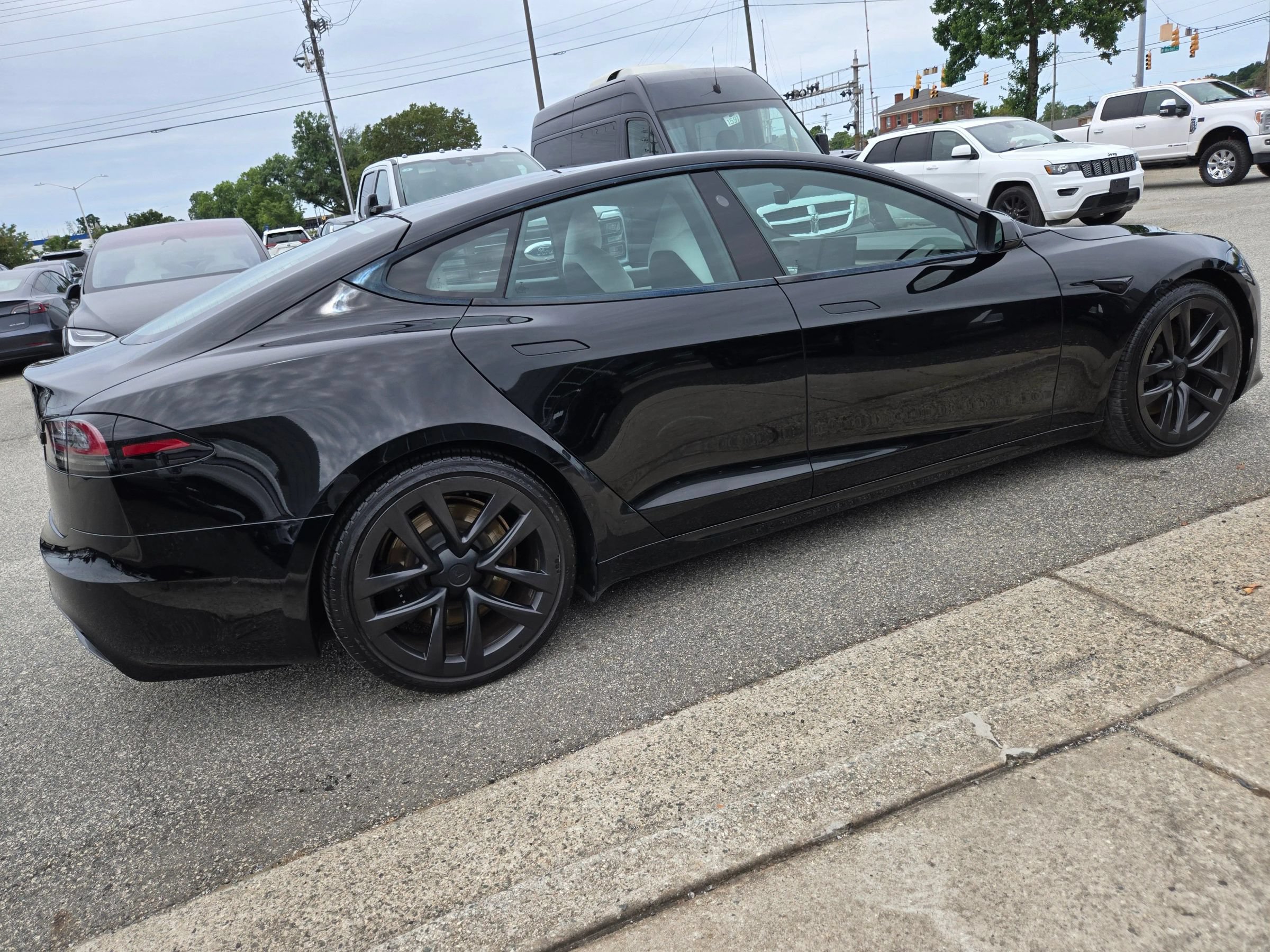Used 2023 Tesla Model S Standard Range AWD/4WD image 30