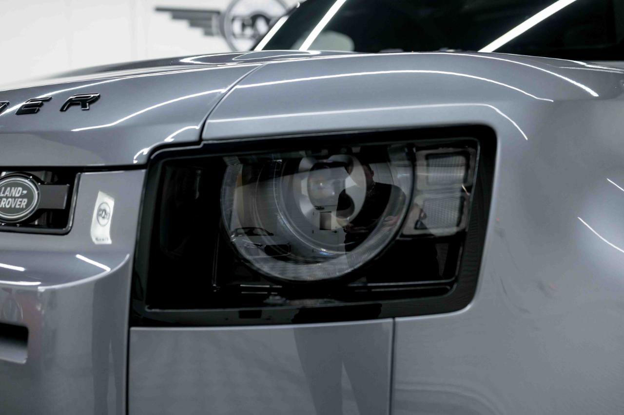 Used 2023 Land Rover Defender 130 SE image 12