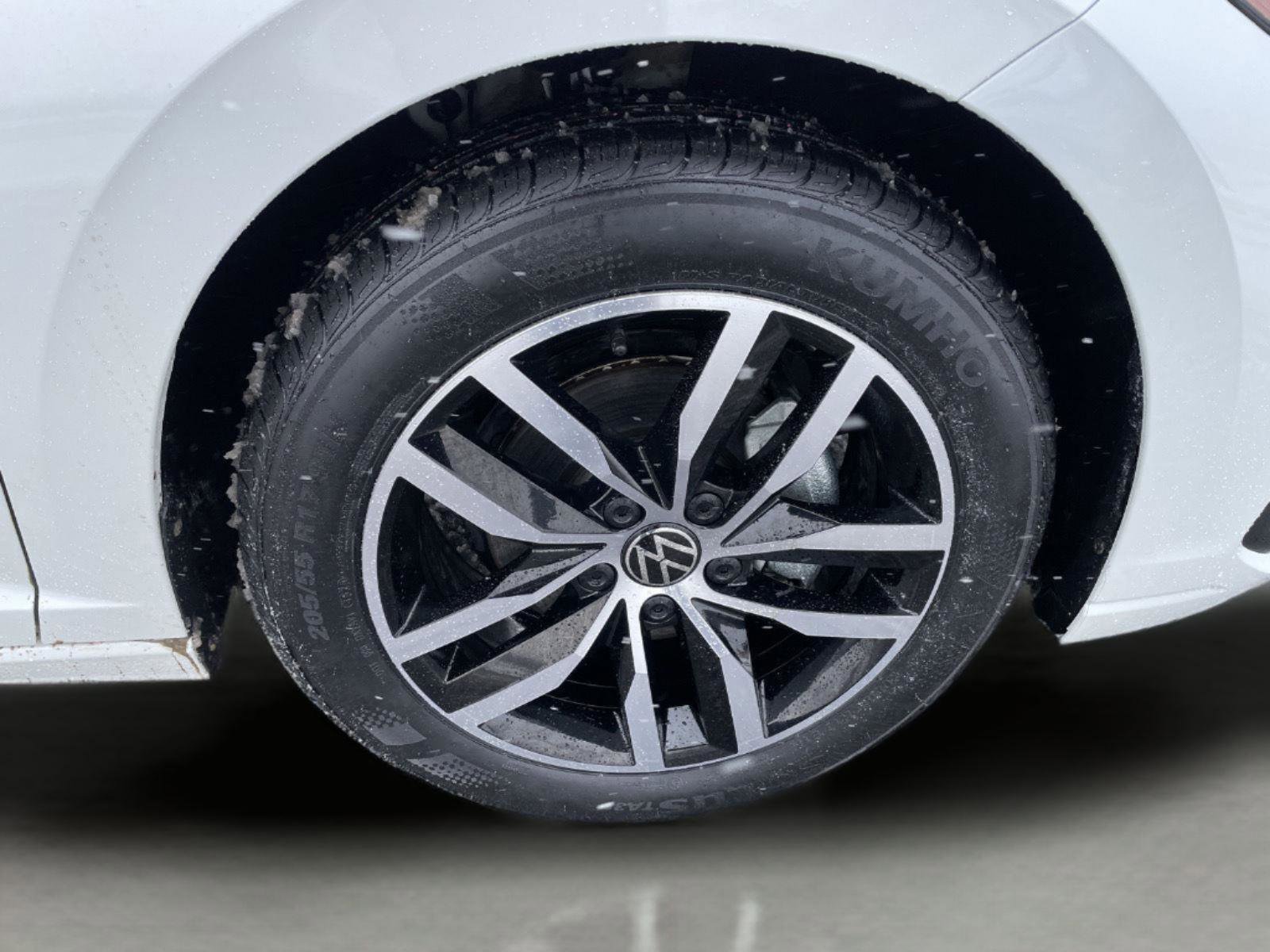 Used 2025 Volkswagen Jetta SE w/ Sunroof Package image 10