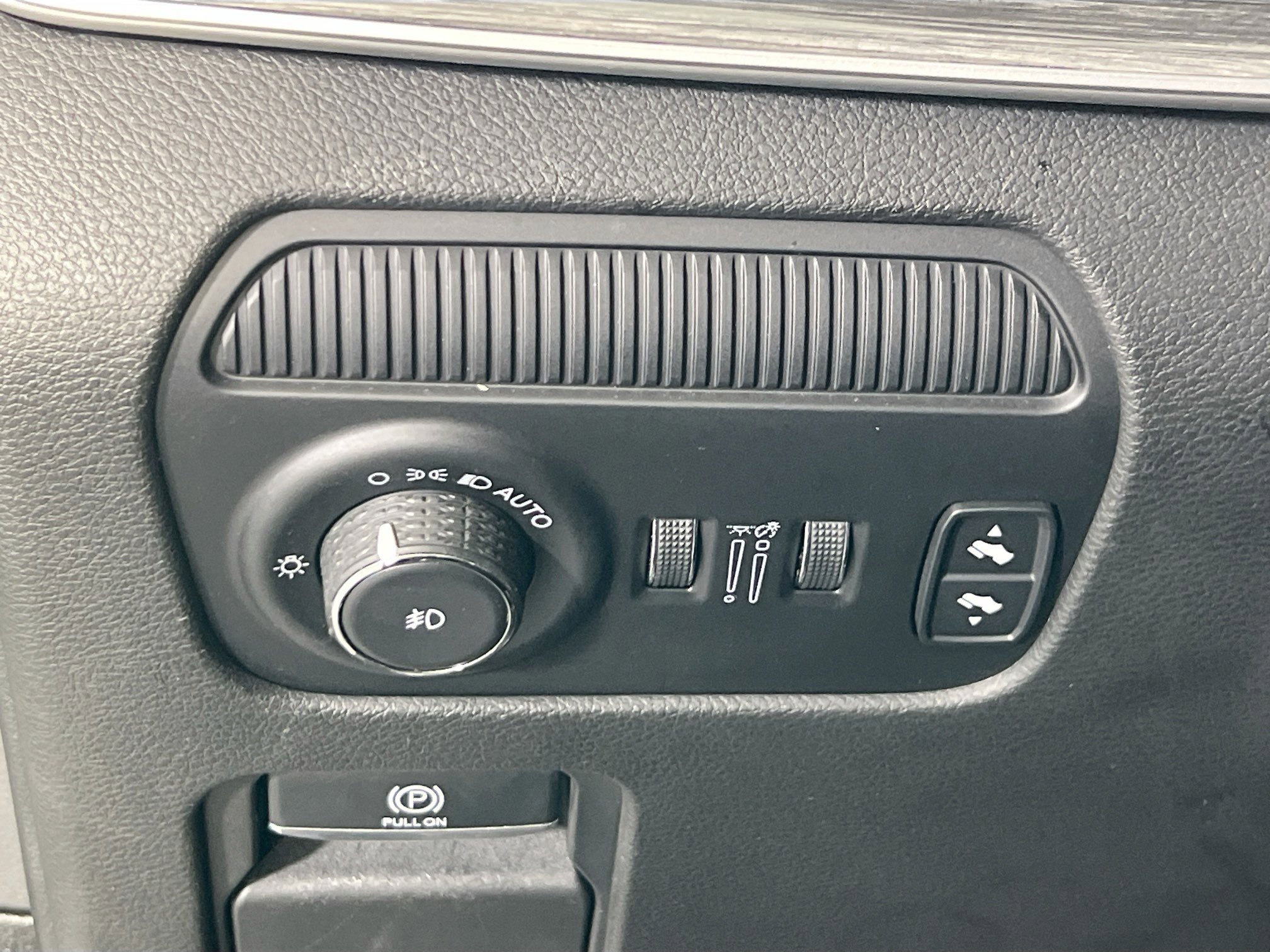 Used 2022 Jeep Wagoneer Series III AWD/4WD image 10