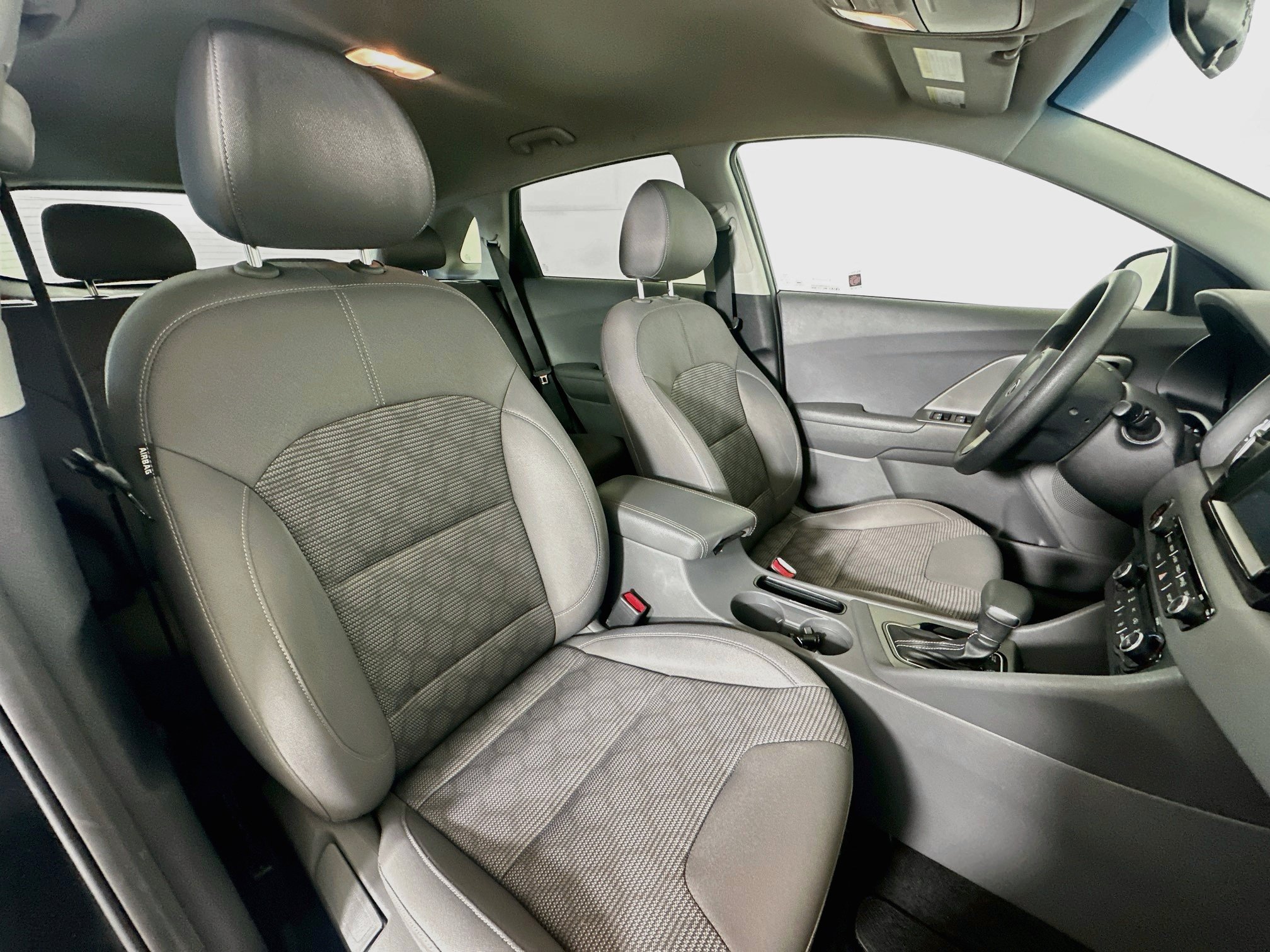 Used 2019 Kia Niro LX FWD image 28