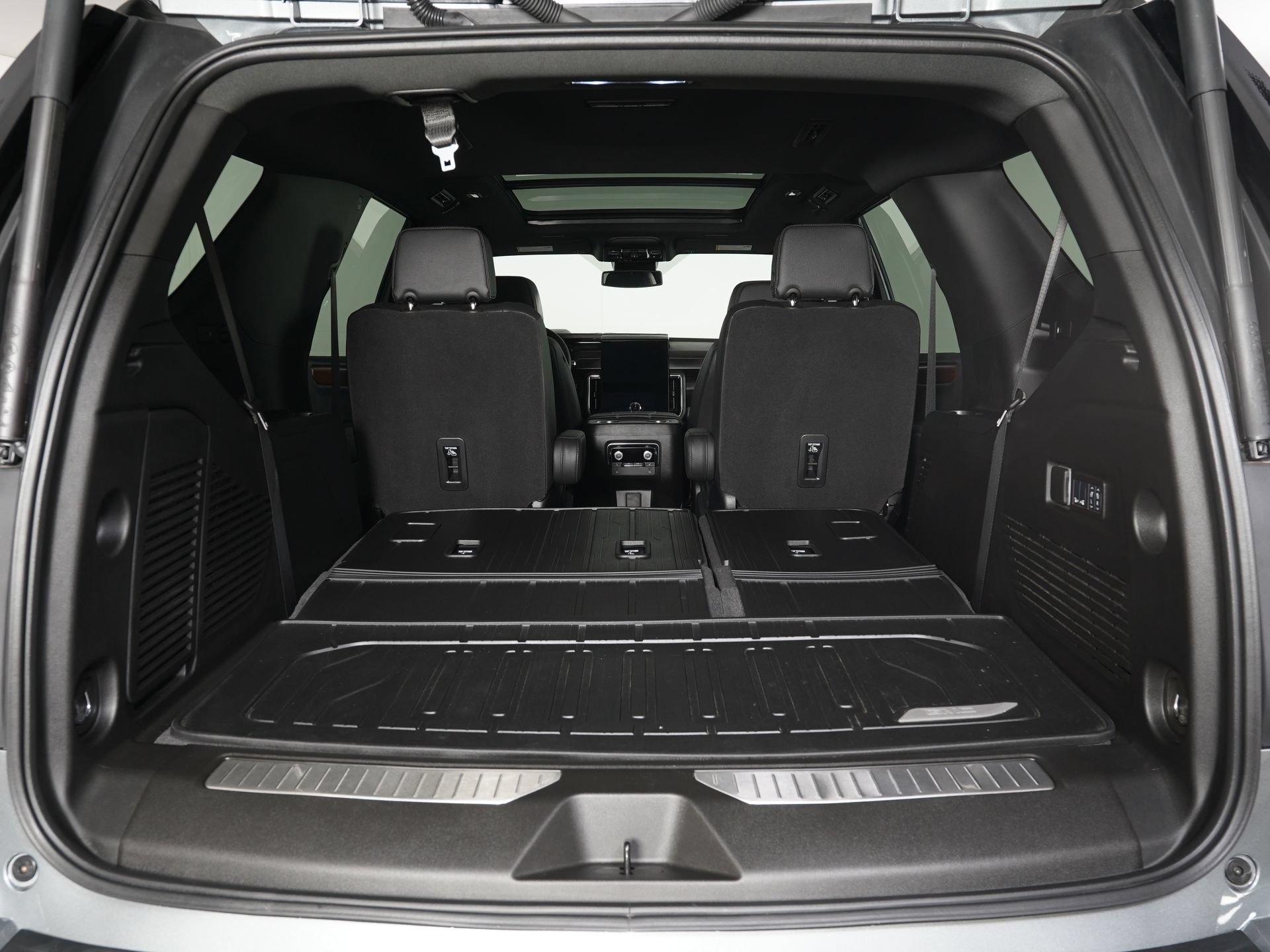 Used 2026 GMC Yukon Denali w/ Sun & Power Step Package AWD/4WD image 12