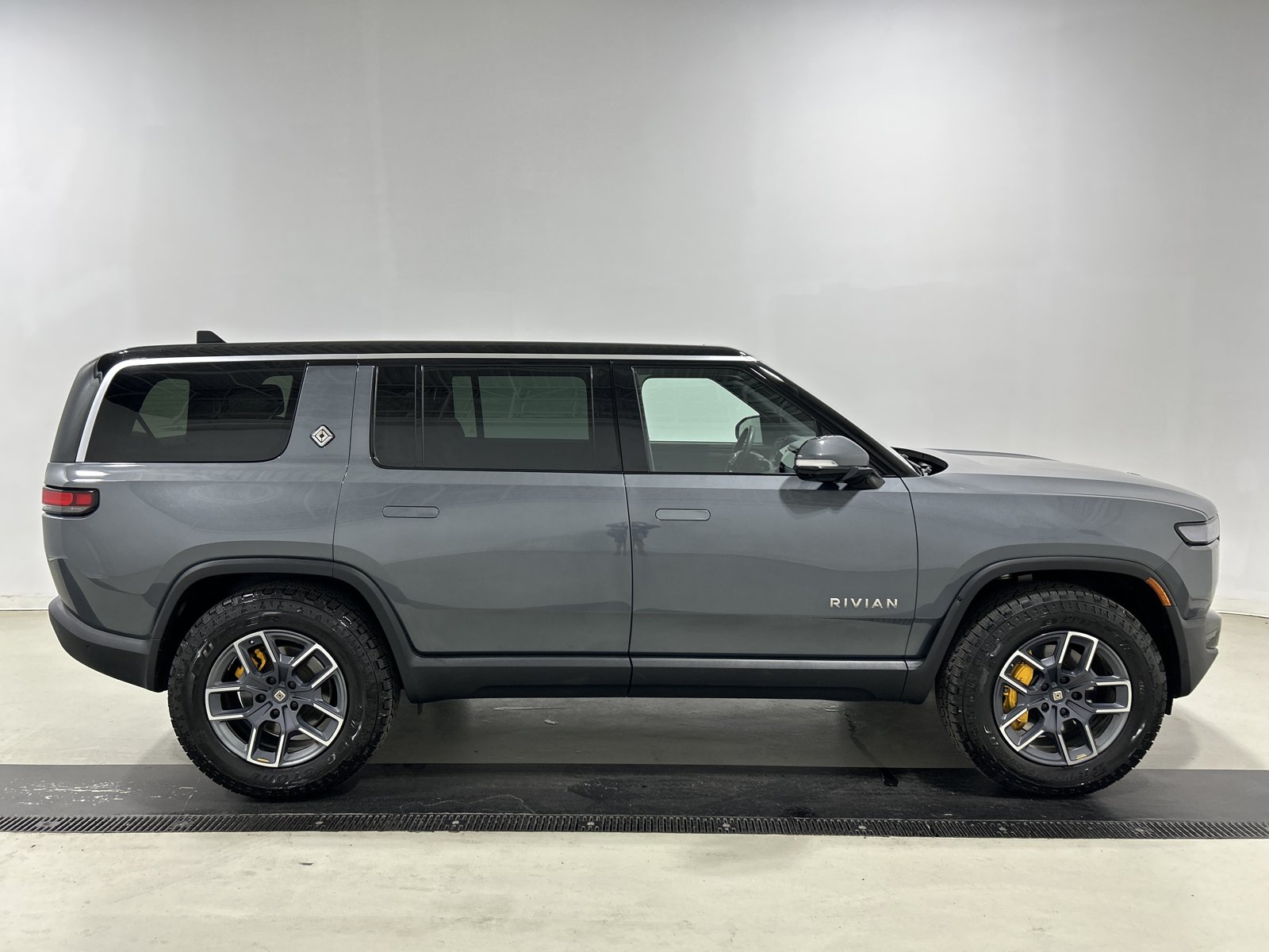 Used 2022 Rivian R1S Launch Edition AWD/4WD image 6