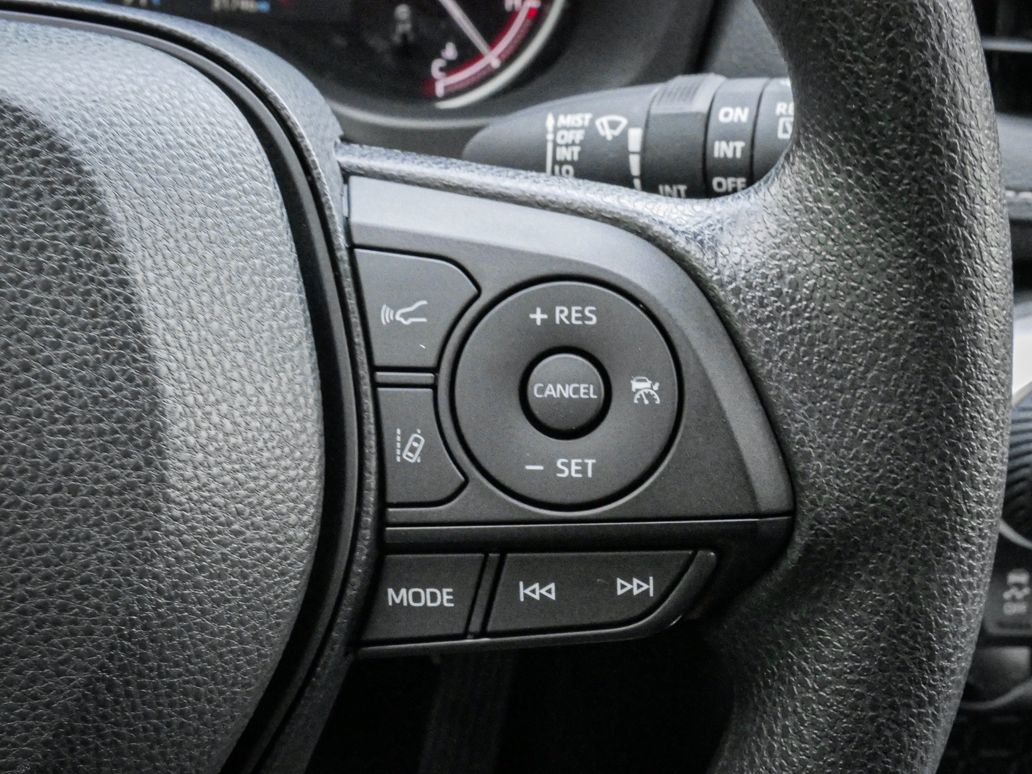 Used 2024 Toyota RAV4 XLE FWD image 20