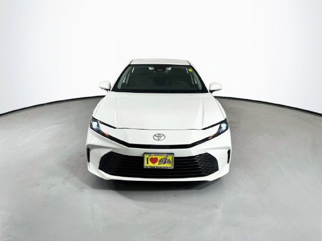 Used 2025 Toyota Camry LE FWD image 4