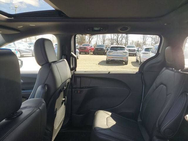 New 2026 Chrysler Pacifica Select FWD image 9