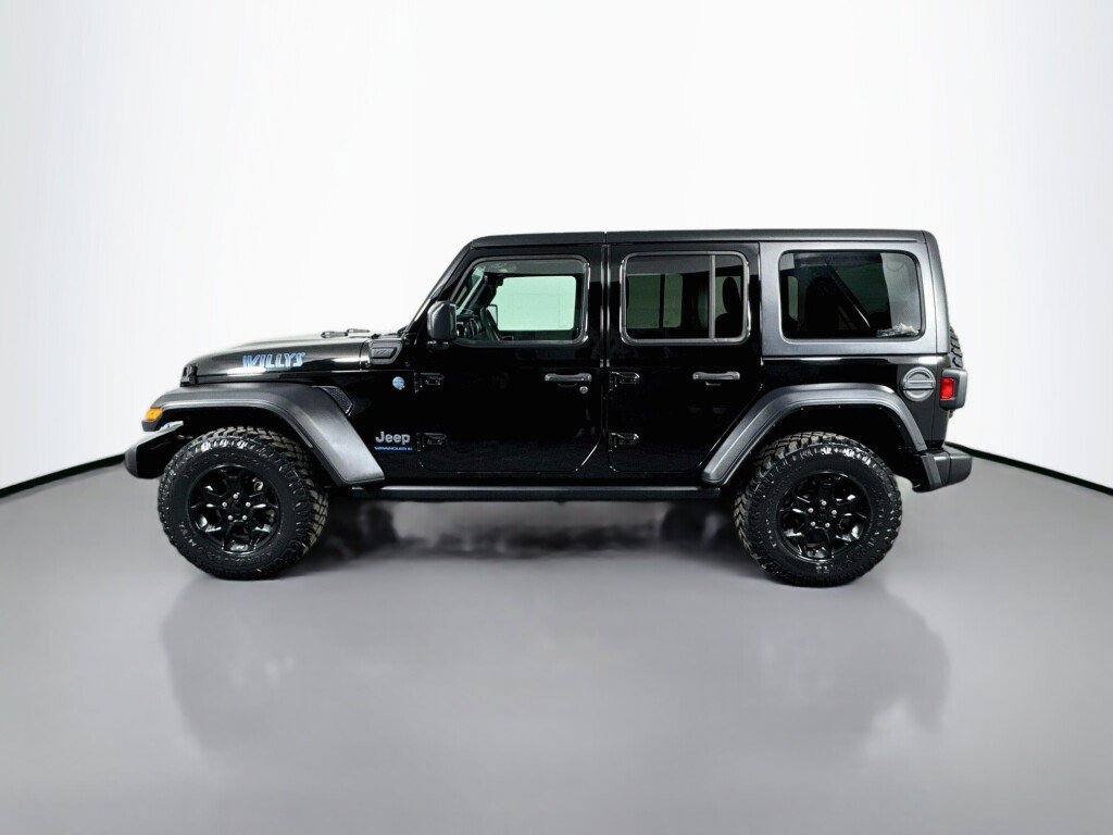 Used 2023 Jeep Wrangler Unlimited w/ Cold Weather Group AWD/4WD image 2