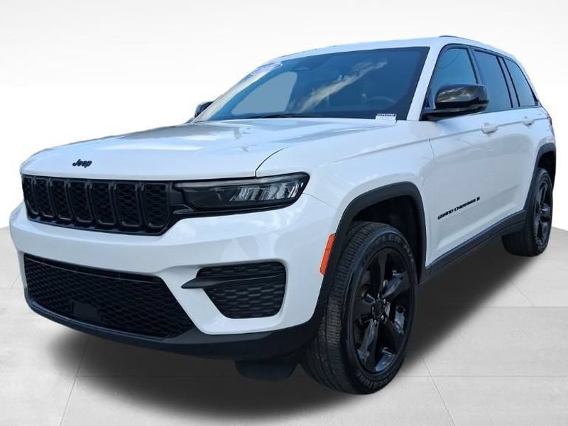 Used 2024 Jeep Grand Cherokee Altitude AWD/4WD image 7