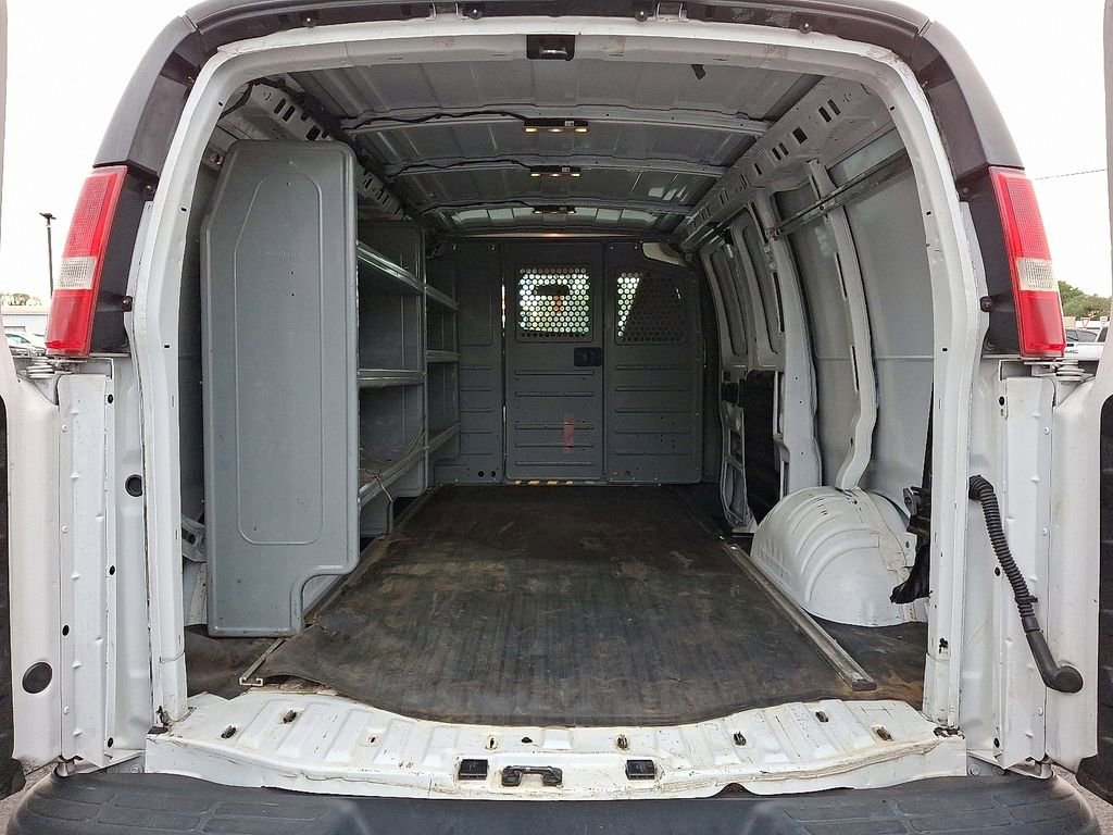 Used 2018 Chevrolet Express 3500 w/ Driver Convenience Package image 31