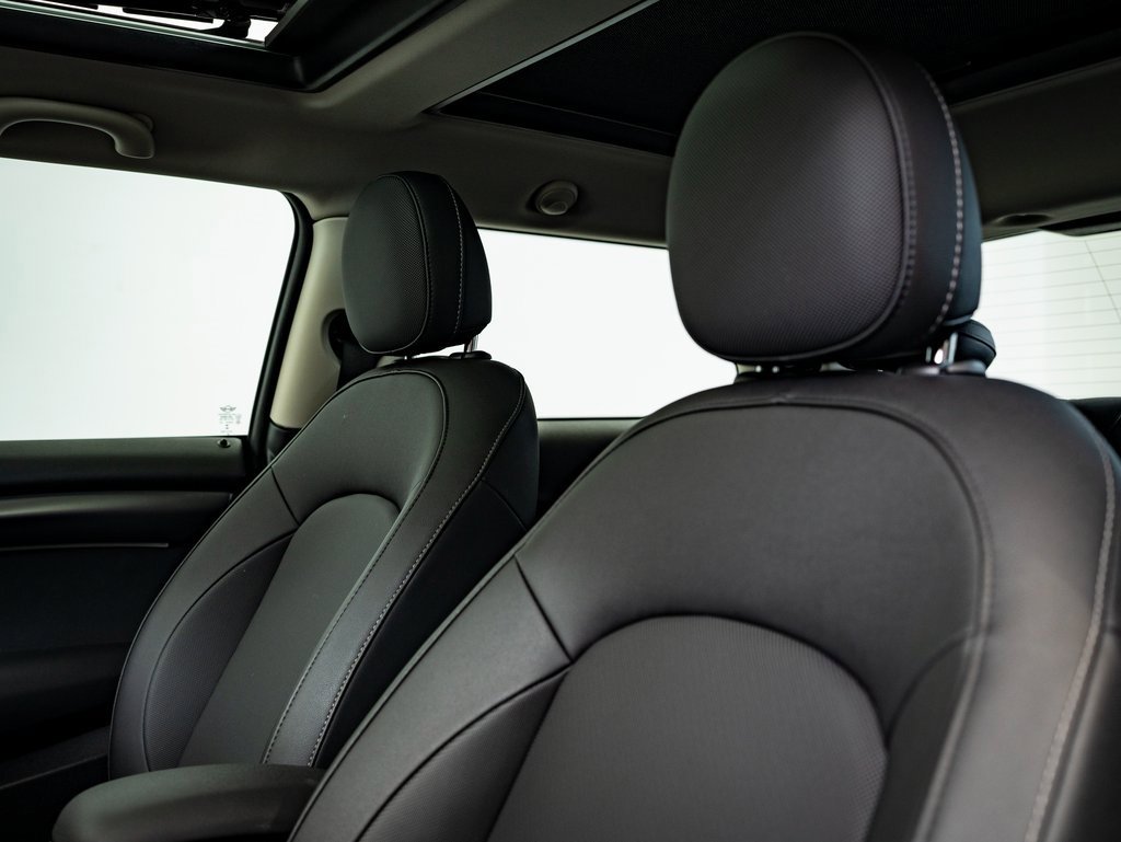 Used 2023 MINI Cooper 2-Door Hardtop image 21