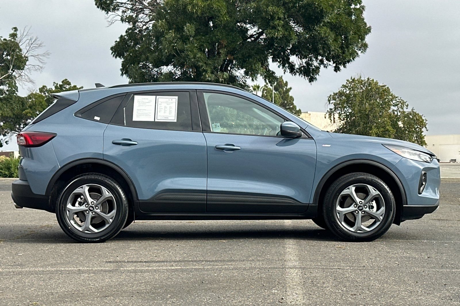 Used 2025 Ford Escape ST-Line Select AWD/4WD image 2