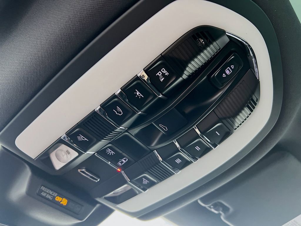 Certified 2026 Porsche Macan AWD/4WD image 14