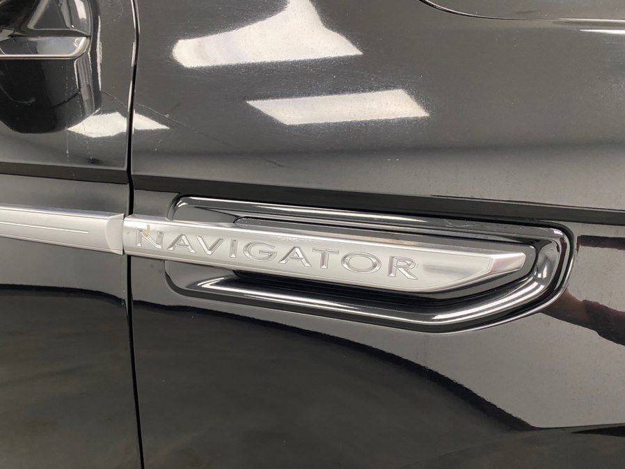 Used 2018 Lincoln Navigator Reserve AWD/4WD image 19