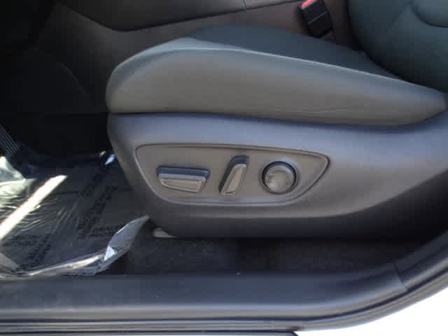 Used 2024 Toyota RAV4 XLE w/ Convenience Package image 28